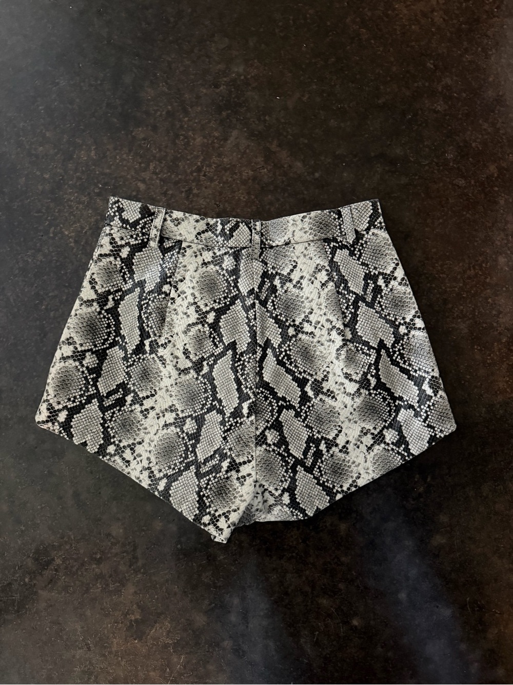 BRAND NEW Line & Dot Python Short - Picture 3 of 5